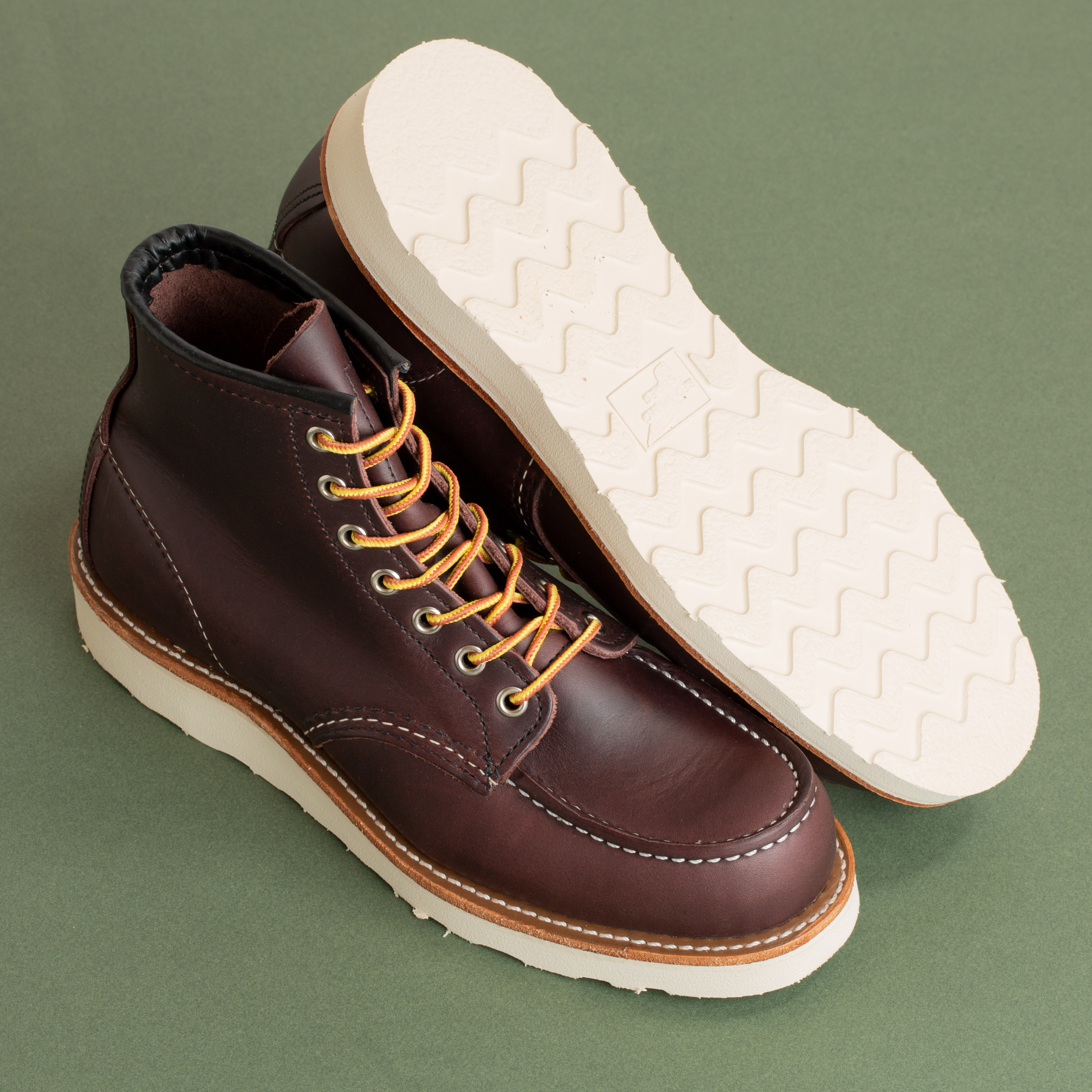 Red Wing Shoes / Moc Toe 8847 Black Cherry