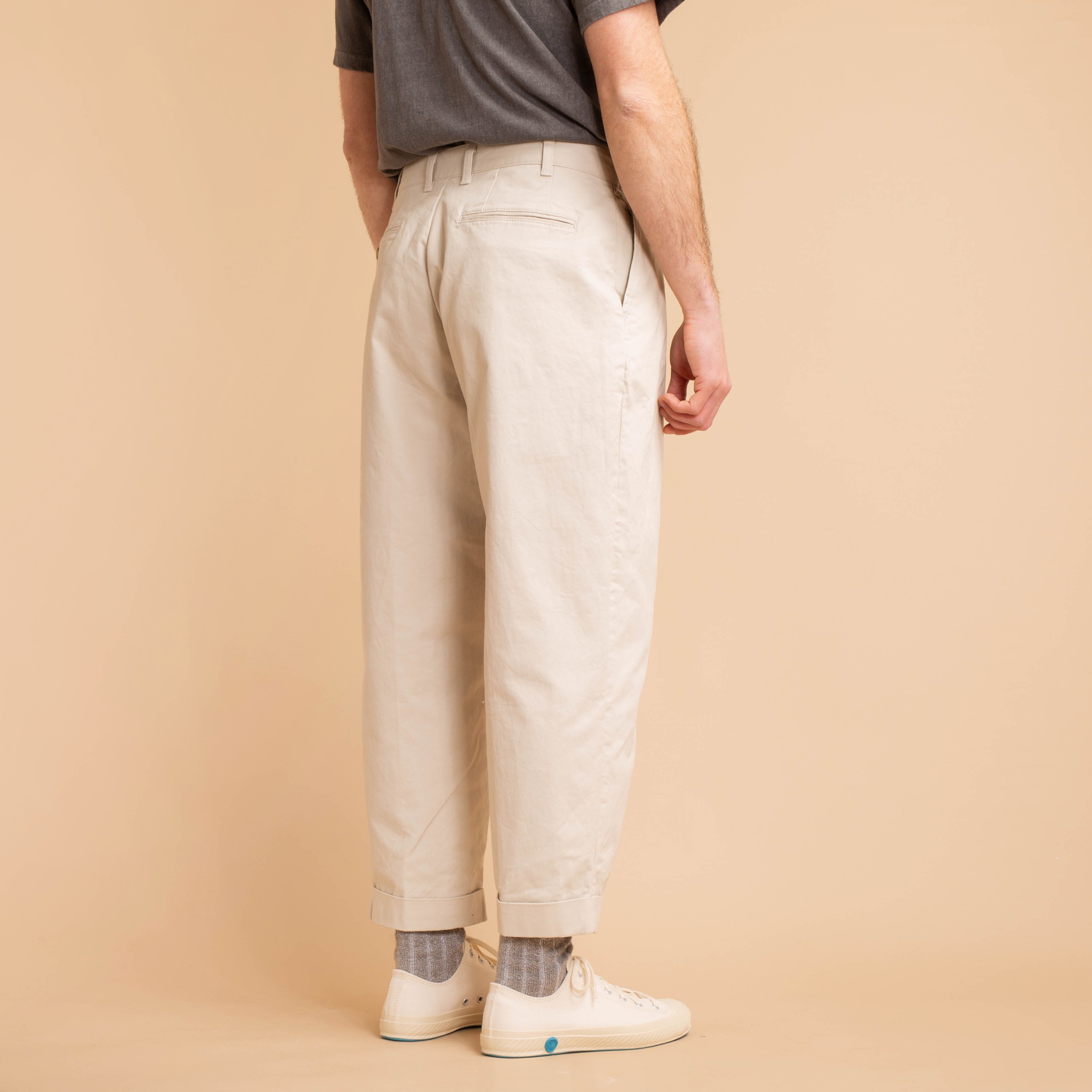 パンツ BEAMS PLUS 2 Pleats Twill CEMENT Size M Beams Plus 2 Pleats Twill Pant in Cement – The Hambledon