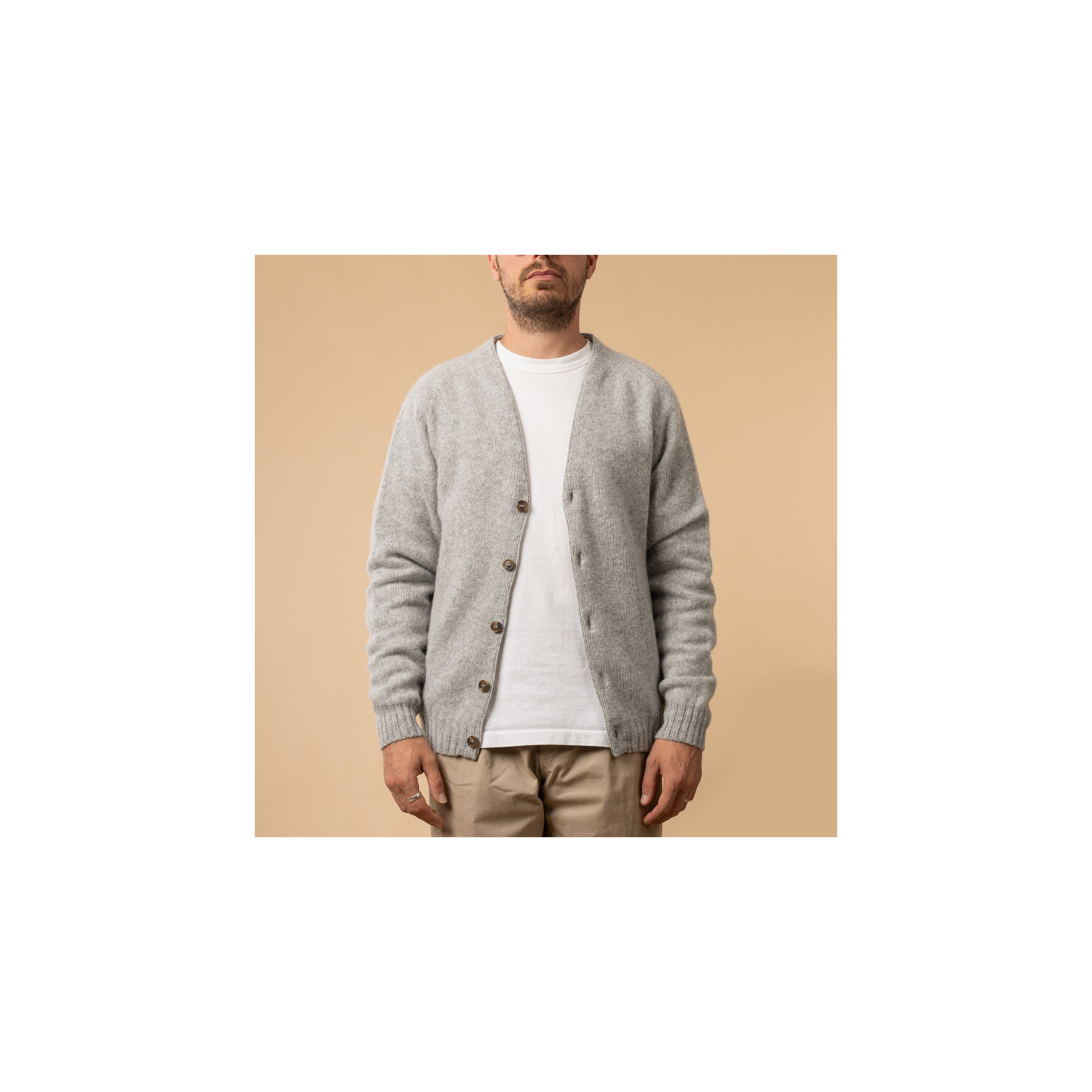 HARLEY OF SCOTLAND / Saddle Shoulder V-Neck Cardigan in Silver