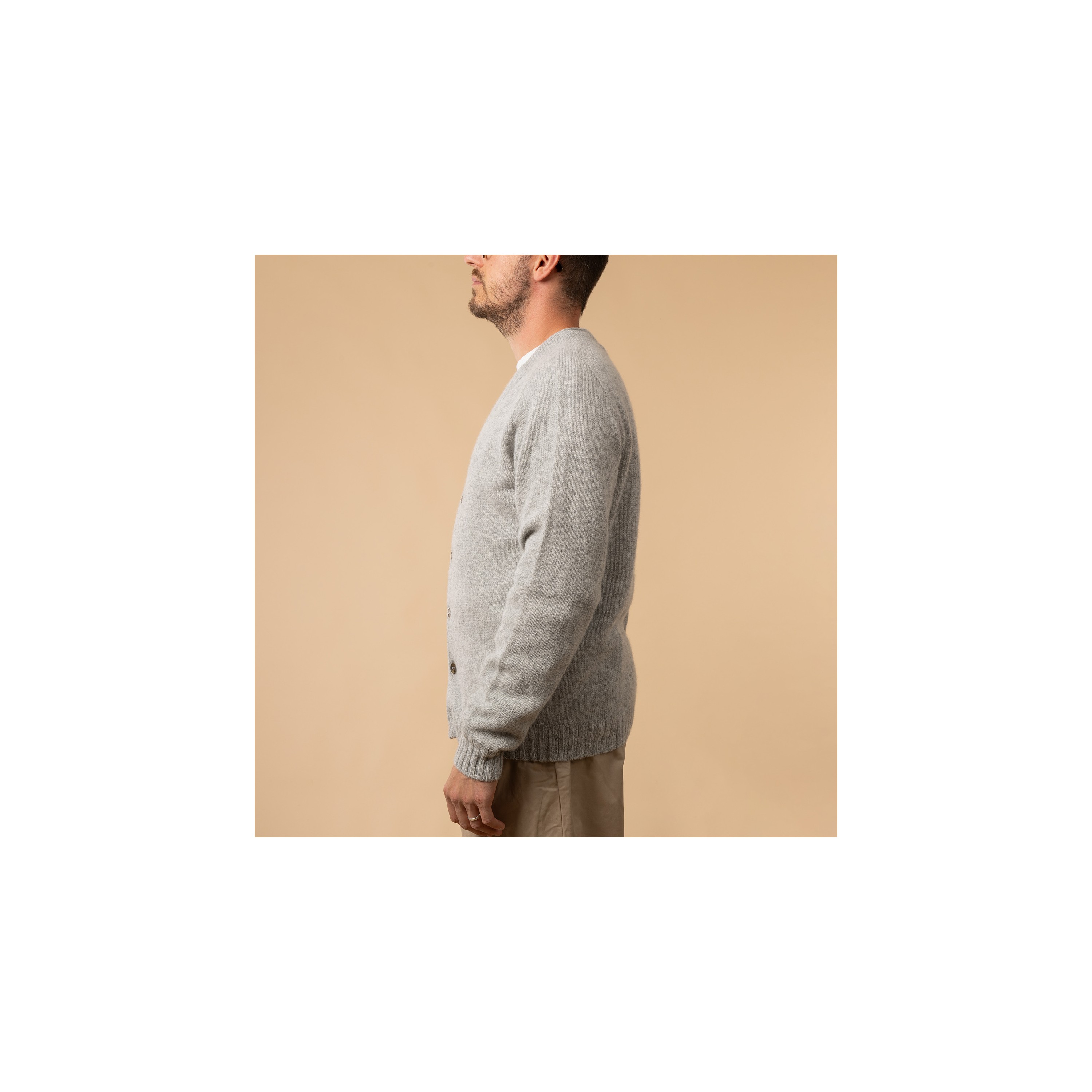 HARLEY OF SCOTLAND / Saddle Shoulder V-Neck Cardigan in Silver