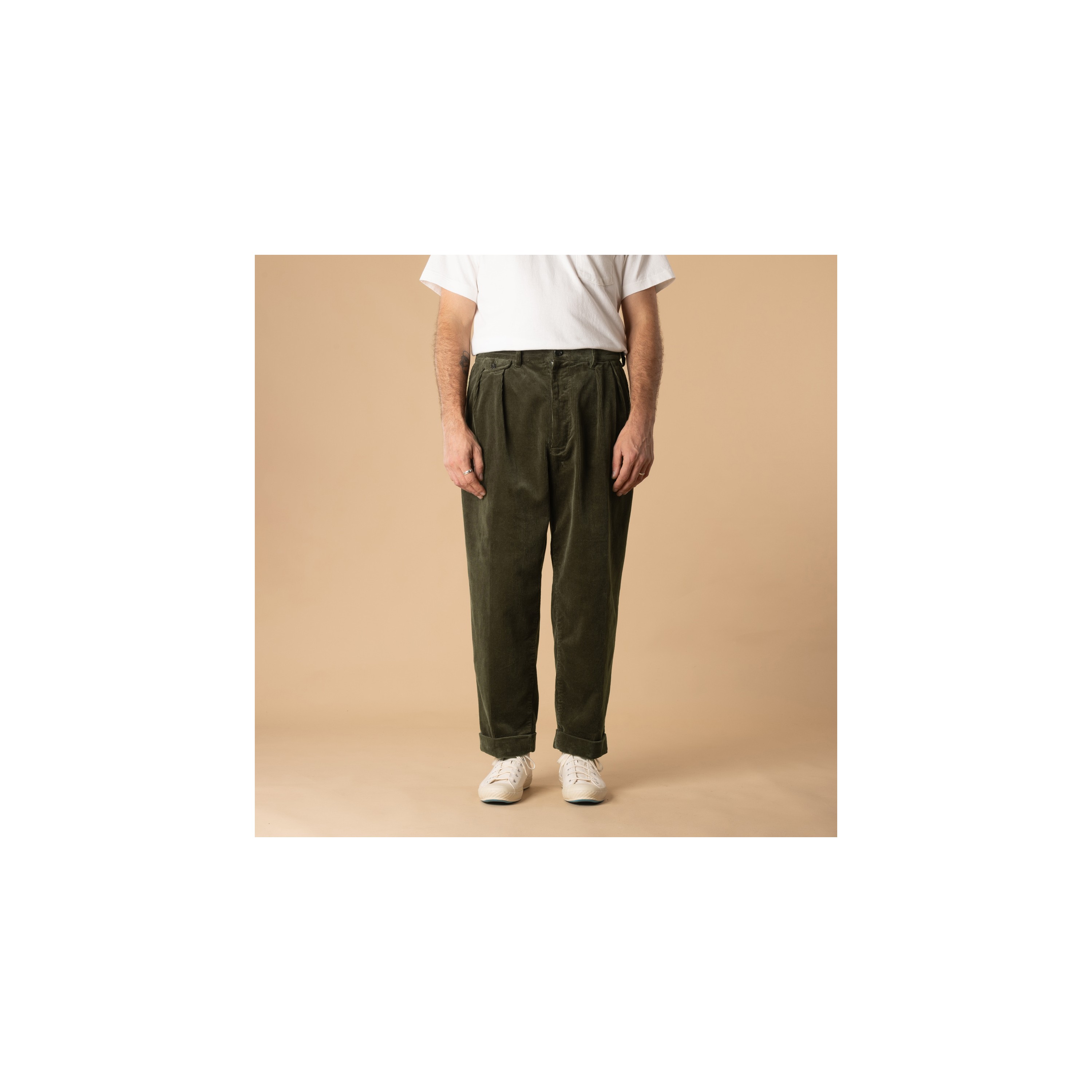 BEAMS PLUS / 2 Pleats Corduroy Trousers Dark Green