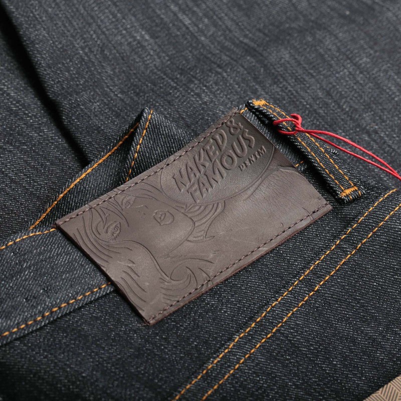 détail jeans flâneurs NAKED & FAMOUS SuperGuy Left Hand Twill Selvedge patch en cuir