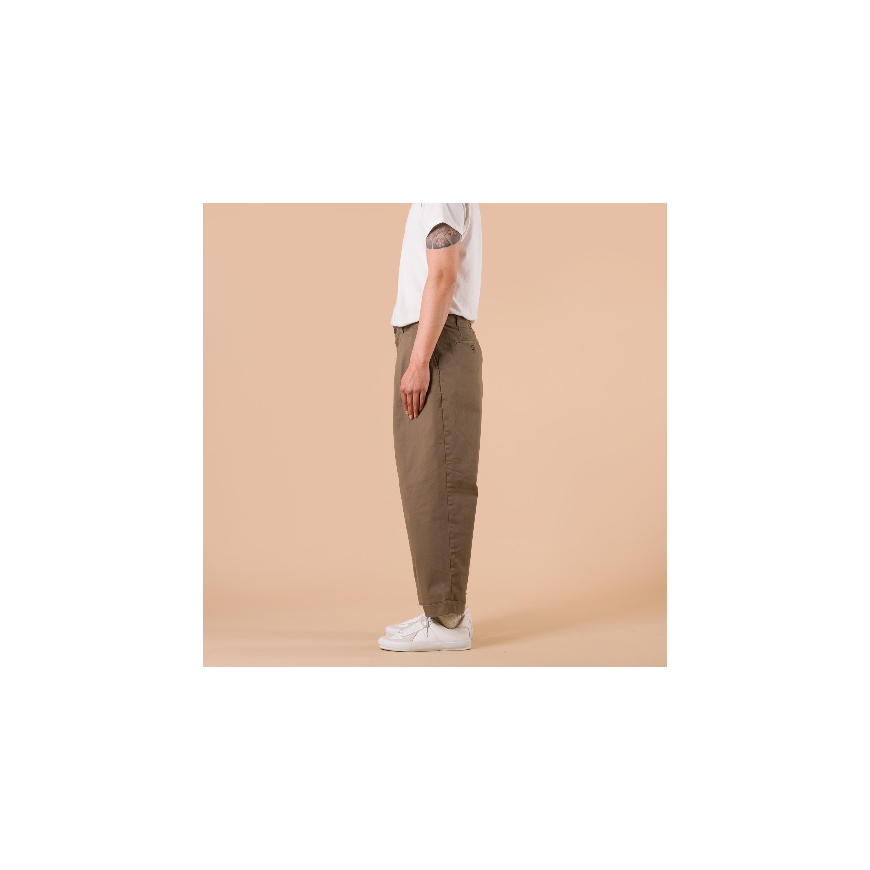 未使用BEAMS PLUS 2 Pleats Trousers Twill BEAMS PLUS / 2 Pleats Twill Trousers Olive